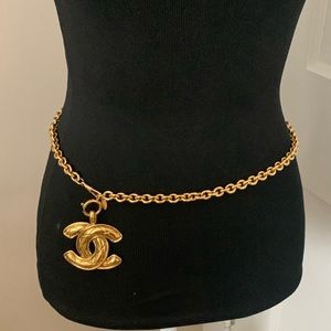 Chanel gold chain link necklace/belt with CC pendant!